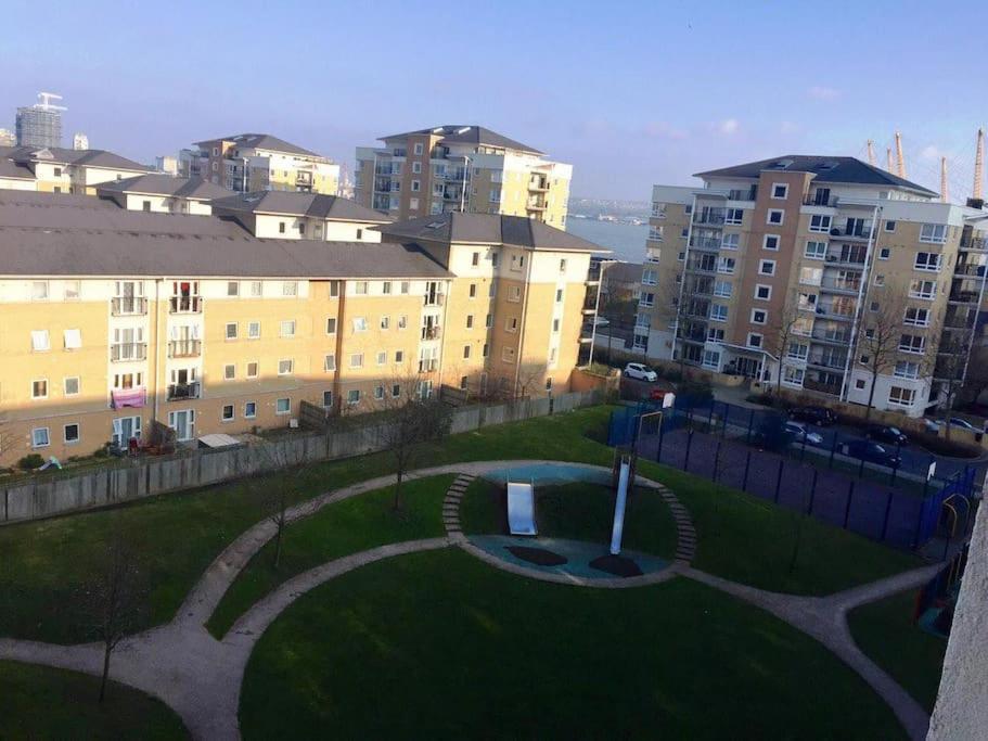 1 Bedroom Flat Near Excel, O2, Canary Wharf - لندن المظهر الخارجي الصورة
