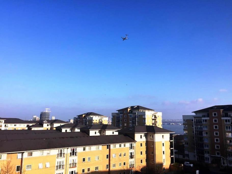 1 Bedroom Flat Near Excel, O2, Canary Wharf - لندن المظهر الخارجي الصورة